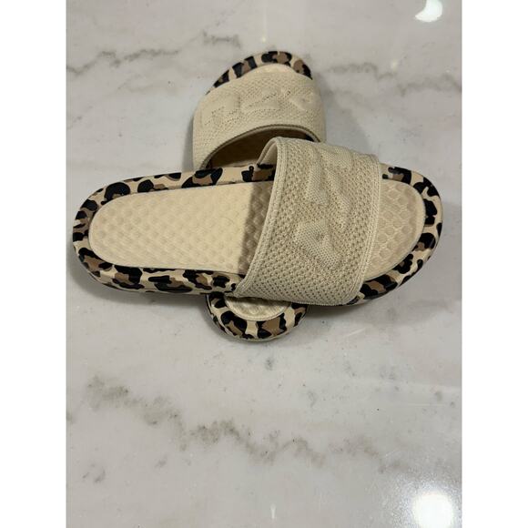 APL Big Logo TechLoom Slides – Leopard Print | Size 6 NEW - Picture 2 of 5